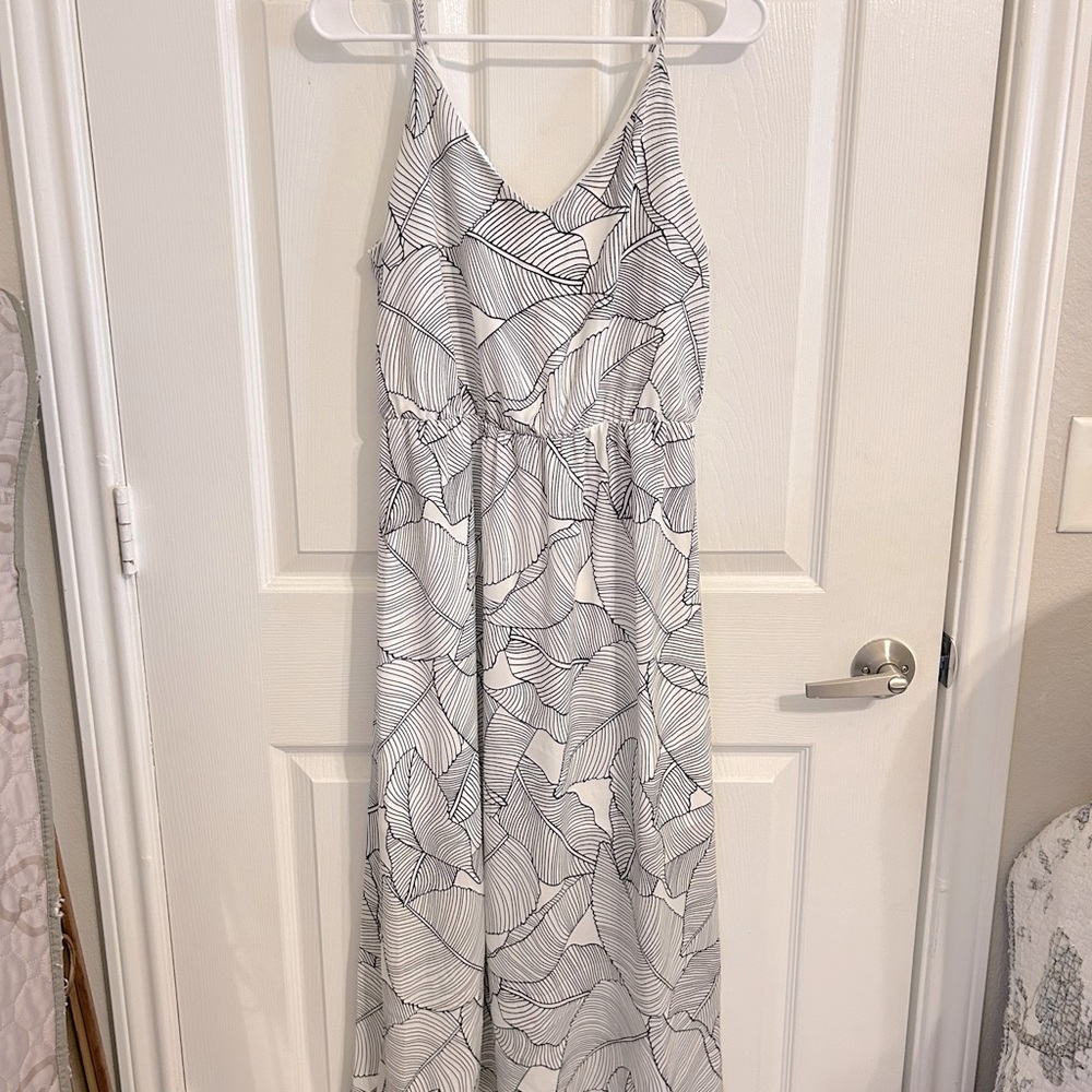 Really cute maxi dress for spring! Size M - Picture 2 of 3